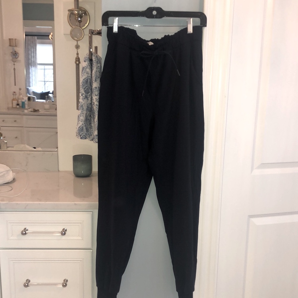 EUC LULULEMON NAVY JOGGERS SIZE 8